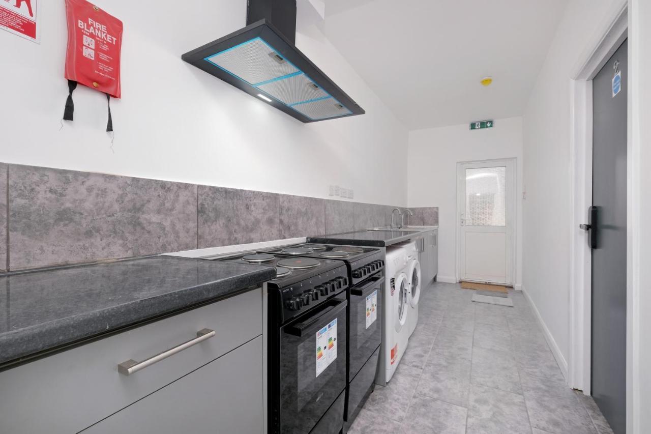 Fernbank Studios Sudbury Hill Harrow Self-Contained Studios With En-Suite เวมบลีย์ ภายนอก รูปภาพ