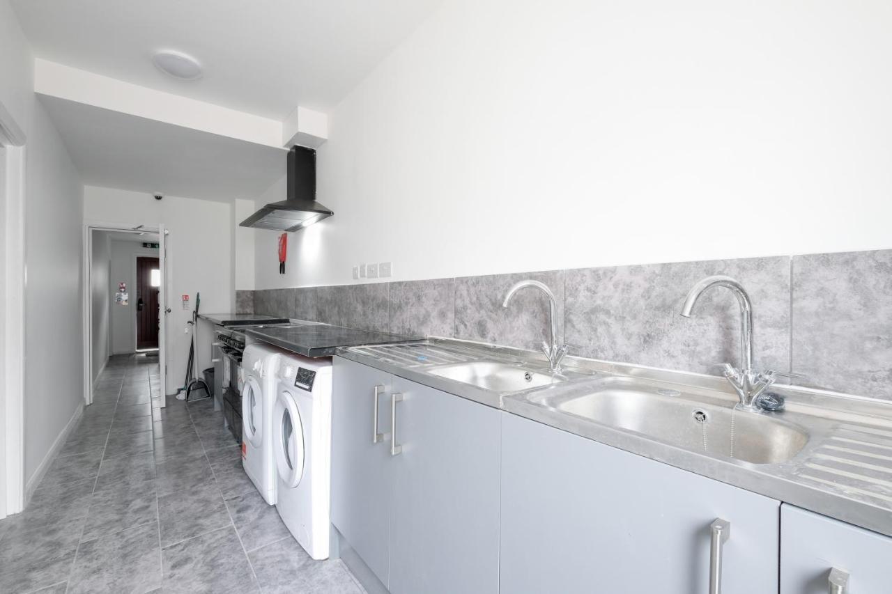 Fernbank Studios Sudbury Hill Harrow Self-Contained Studios With En-Suite เวมบลีย์ ภายนอก รูปภาพ