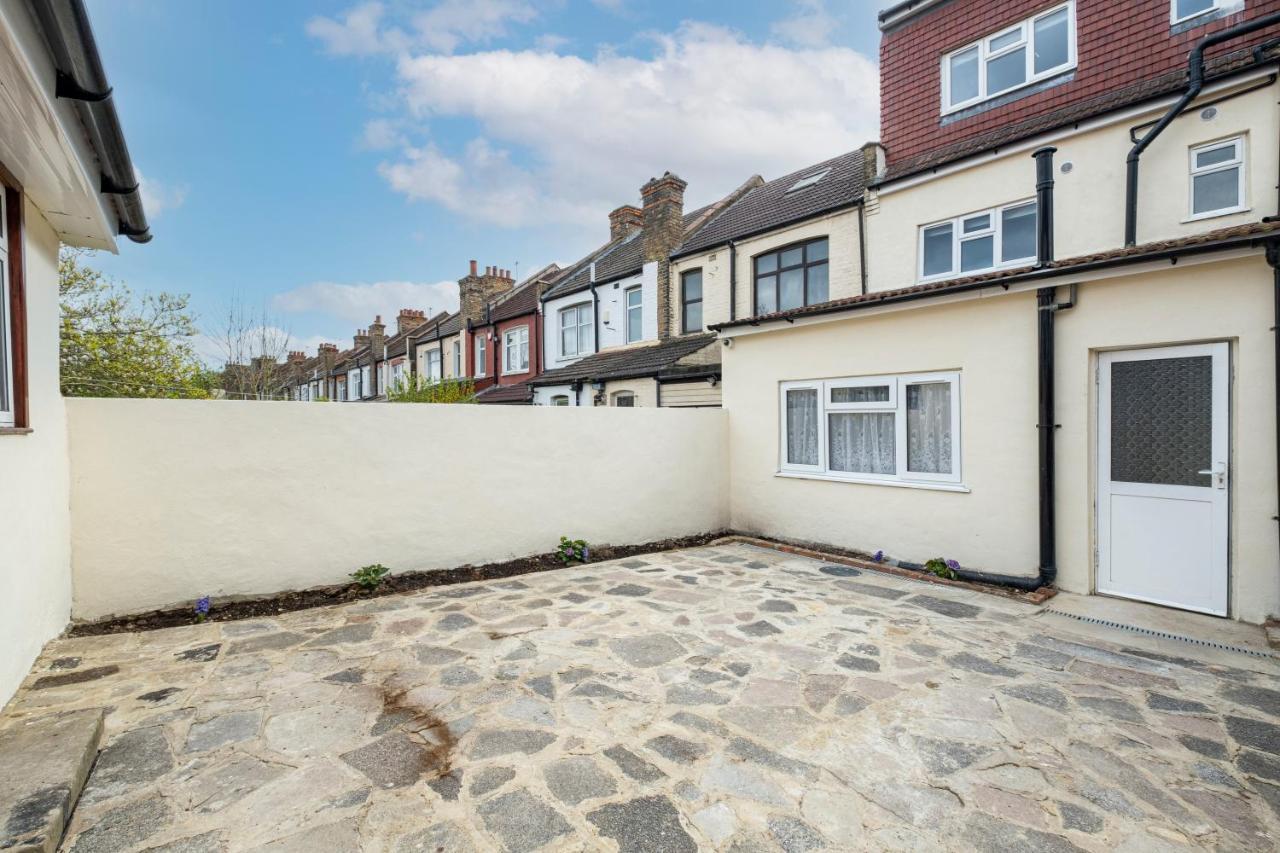 Fernbank Studios Sudbury Hill Harrow Self-Contained Studios With En-Suite เวมบลีย์ ภายนอก รูปภาพ