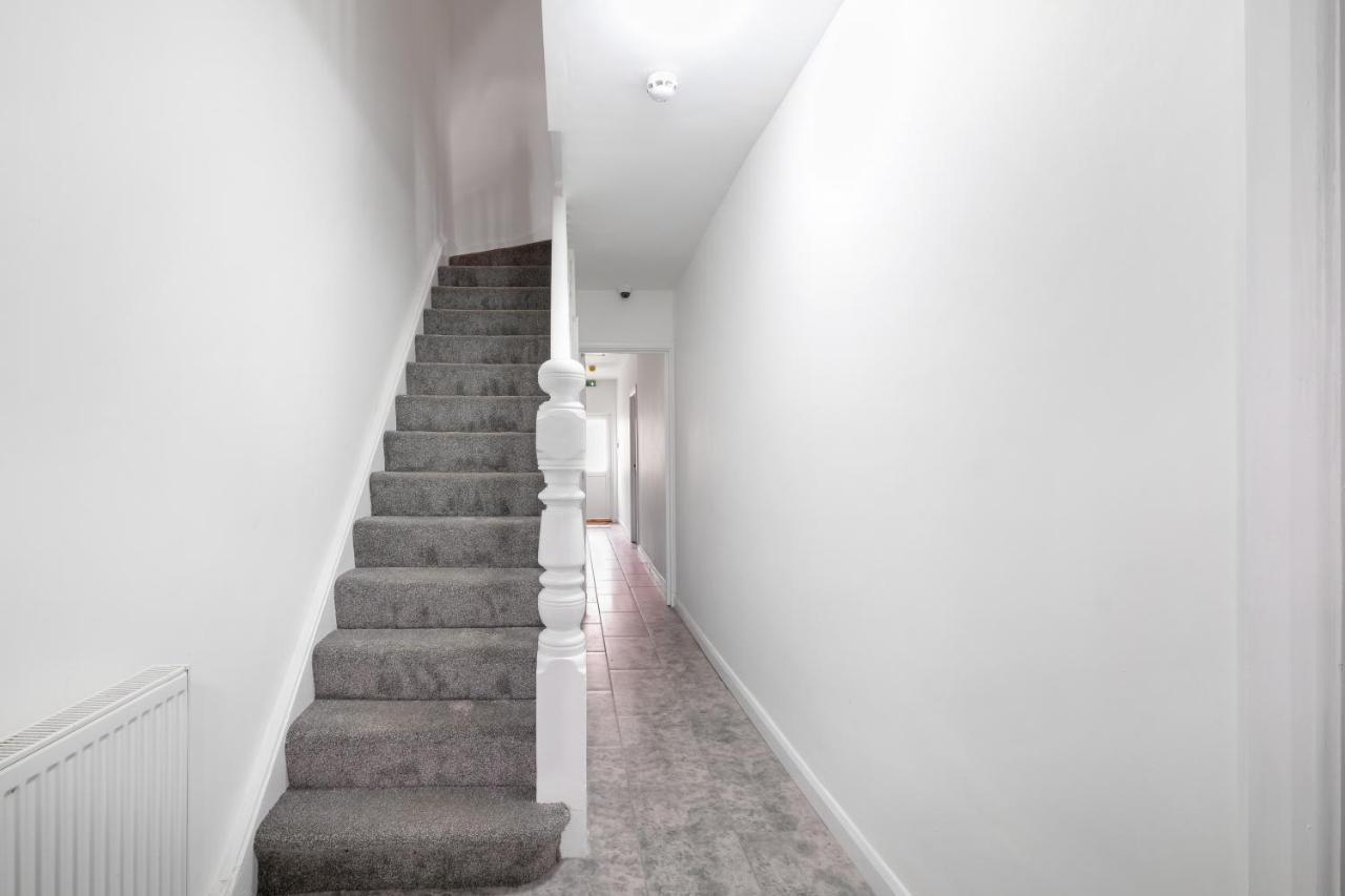 Fernbank Studios Sudbury Hill Harrow Self-Contained Studios With En-Suite เวมบลีย์ ภายนอก รูปภาพ
