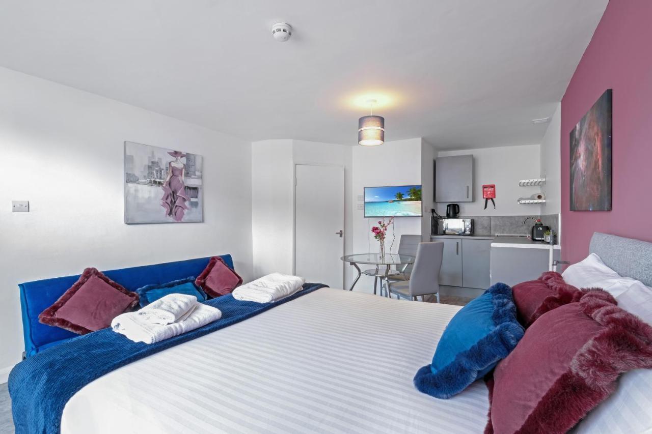 Fernbank Studios Sudbury Hill Harrow Self-Contained Studios With En-Suite เวมบลีย์ ภายนอก รูปภาพ