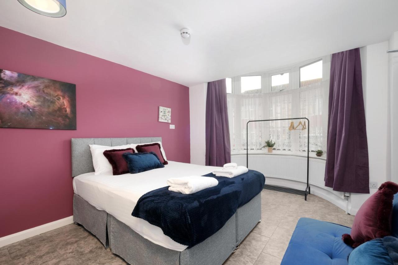 Fernbank Studios Sudbury Hill Harrow Self-Contained Studios With En-Suite เวมบลีย์ ภายนอก รูปภาพ