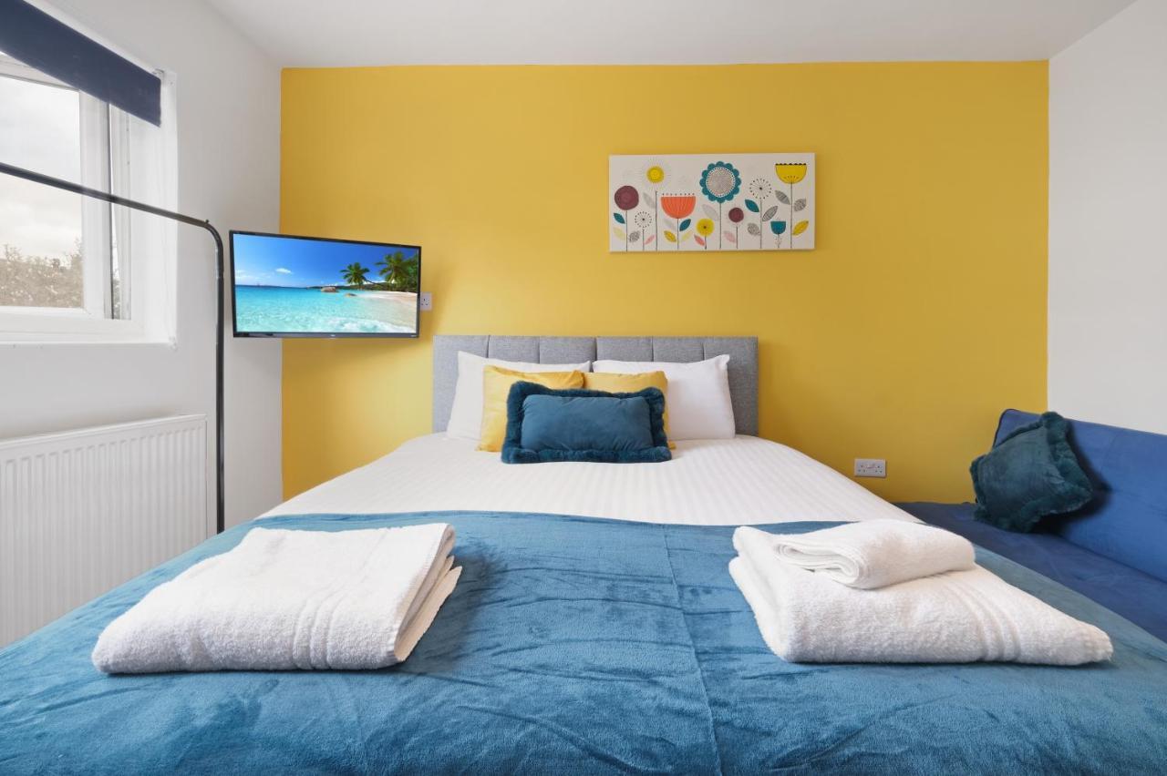 Fernbank Studios Sudbury Hill Harrow Self-Contained Studios With En-Suite เวมบลีย์ ภายนอก รูปภาพ