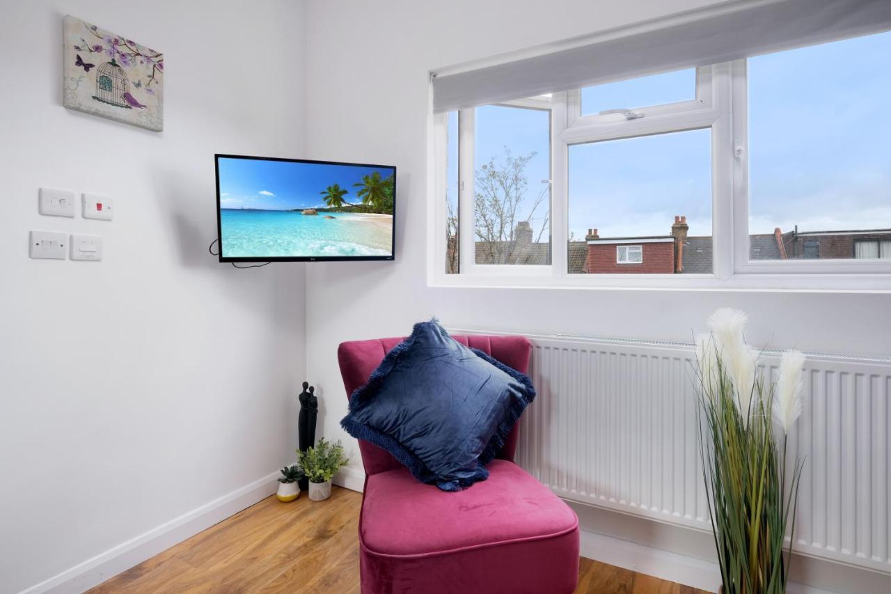 Fernbank Studios Sudbury Hill Harrow Self-Contained Studios With En-Suite เวมบลีย์ ภายนอก รูปภาพ