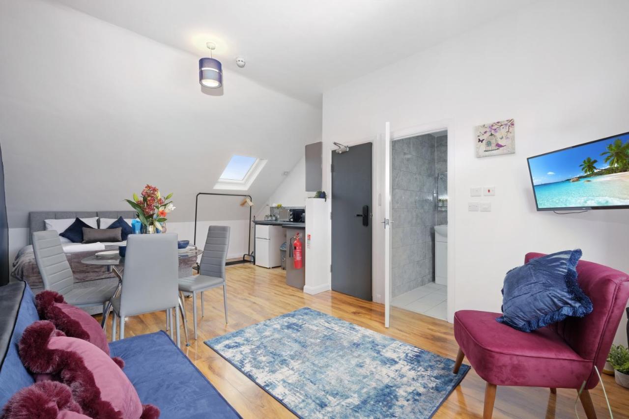 Fernbank Studios Sudbury Hill Harrow Self-Contained Studios With En-Suite เวมบลีย์ ภายนอก รูปภาพ
