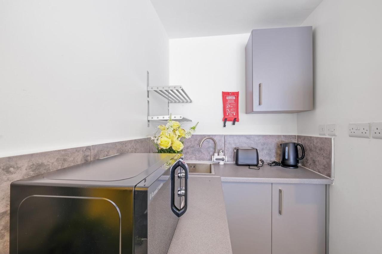 Fernbank Studios Sudbury Hill Harrow Self-Contained Studios With En-Suite เวมบลีย์ ภายนอก รูปภาพ