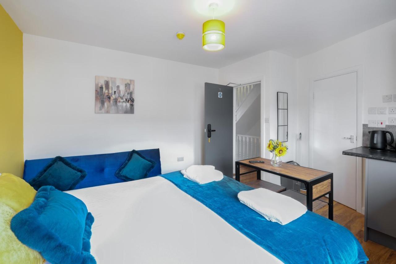 Fernbank Studios Sudbury Hill Harrow Self-Contained Studios With En-Suite เวมบลีย์ ภายนอก รูปภาพ