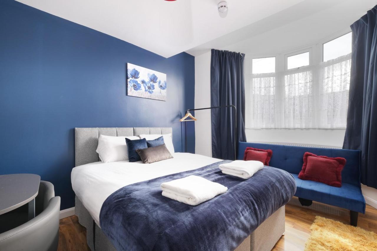 Fernbank Studios Sudbury Hill Harrow Self-Contained Studios With En-Suite เวมบลีย์ ภายนอก รูปภาพ