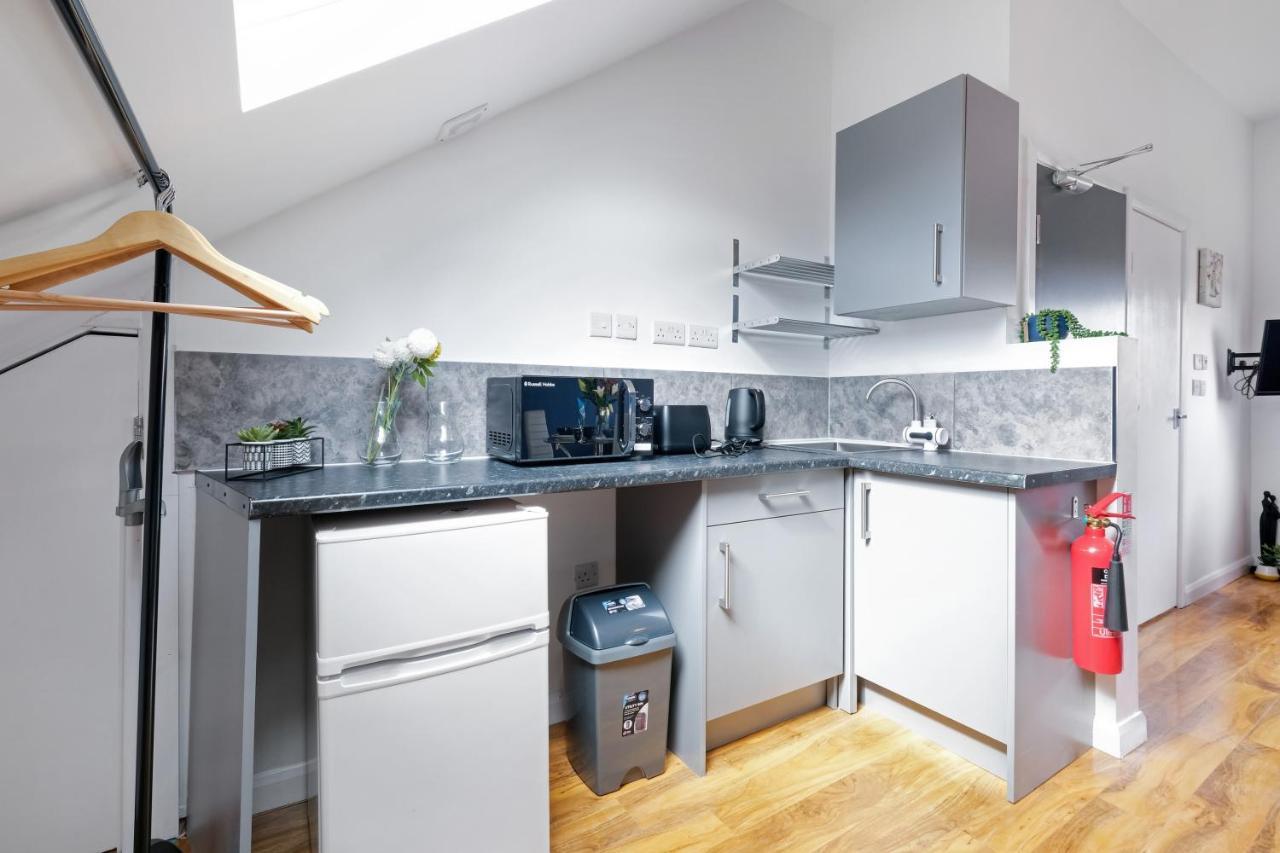 Fernbank Studios Sudbury Hill Harrow Self-Contained Studios With En-Suite เวมบลีย์ ภายนอก รูปภาพ