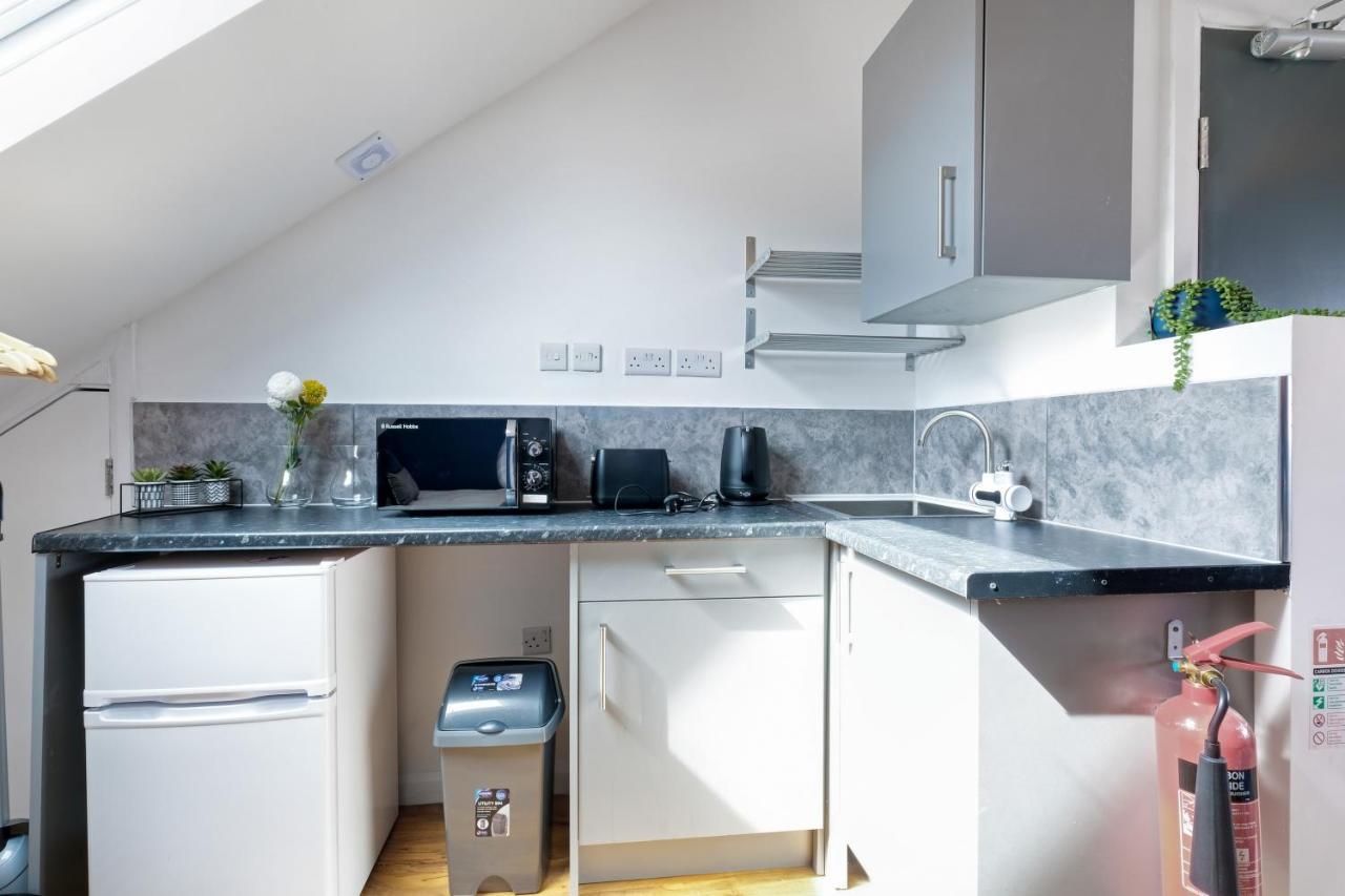 Fernbank Studios Sudbury Hill Harrow Self-Contained Studios With En-Suite เวมบลีย์ ภายนอก รูปภาพ