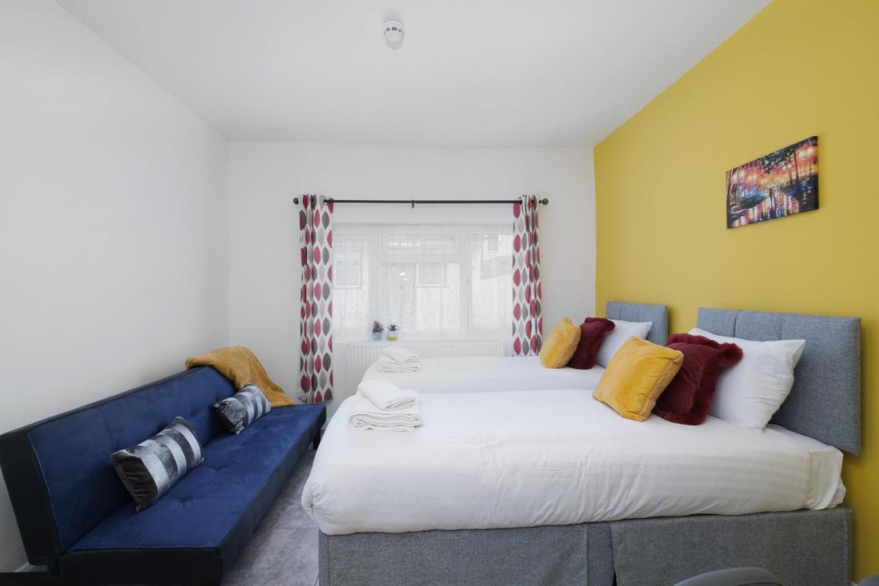 Fernbank Studios Sudbury Hill Harrow Self-Contained Studios With En-Suite เวมบลีย์ ภายนอก รูปภาพ