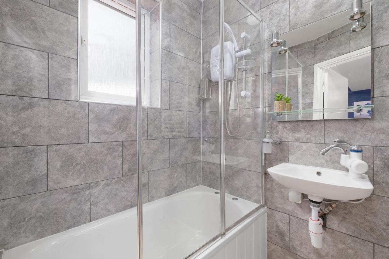 Fernbank Studios Sudbury Hill Harrow Self-Contained Studios With En-Suite เวมบลีย์ ภายนอก รูปภาพ