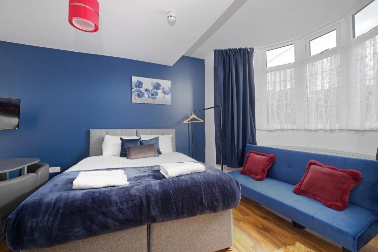 Fernbank Studios Sudbury Hill Harrow Self-Contained Studios With En-Suite เวมบลีย์ ภายนอก รูปภาพ