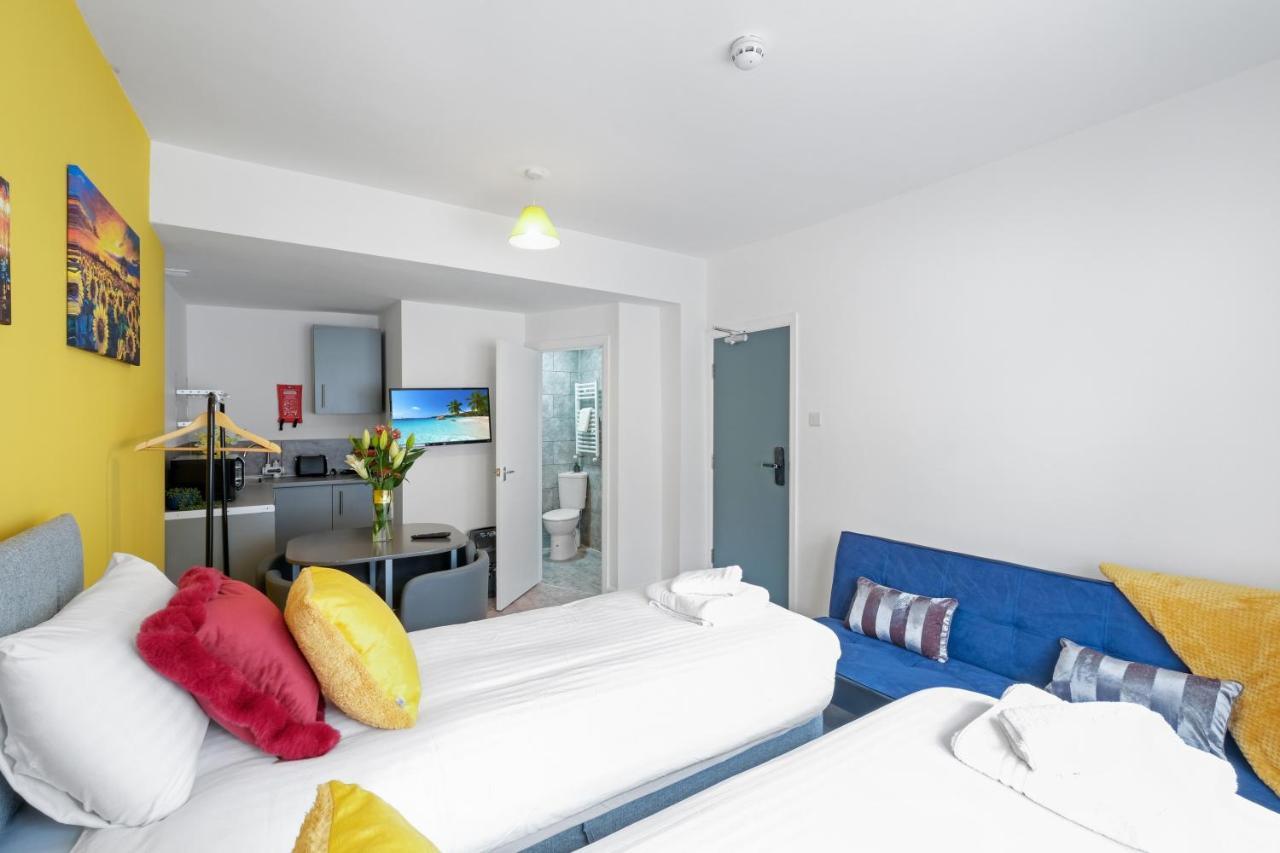 Fernbank Studios Sudbury Hill Harrow Self-Contained Studios With En-Suite เวมบลีย์ ภายนอก รูปภาพ