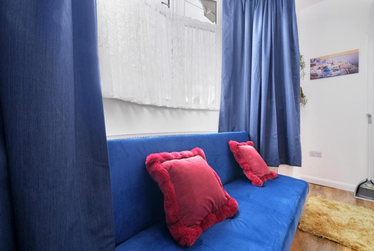 Fernbank Studios Sudbury Hill Harrow Self-Contained Studios With En-Suite เวมบลีย์ ภายนอก รูปภาพ
