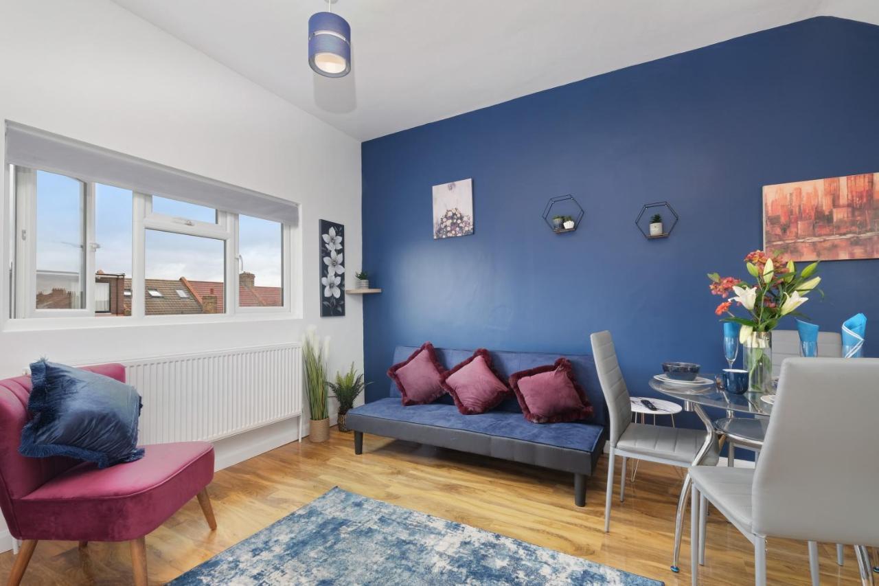 Fernbank Studios Sudbury Hill Harrow Self-Contained Studios With En-Suite เวมบลีย์ ภายนอก รูปภาพ