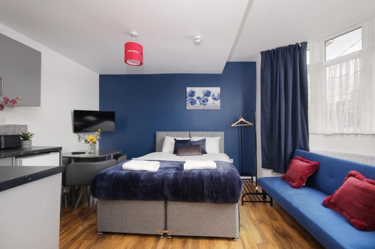 Fernbank Studios Sudbury Hill Harrow Self-Contained Studios With En-Suite เวมบลีย์ ภายนอก รูปภาพ
