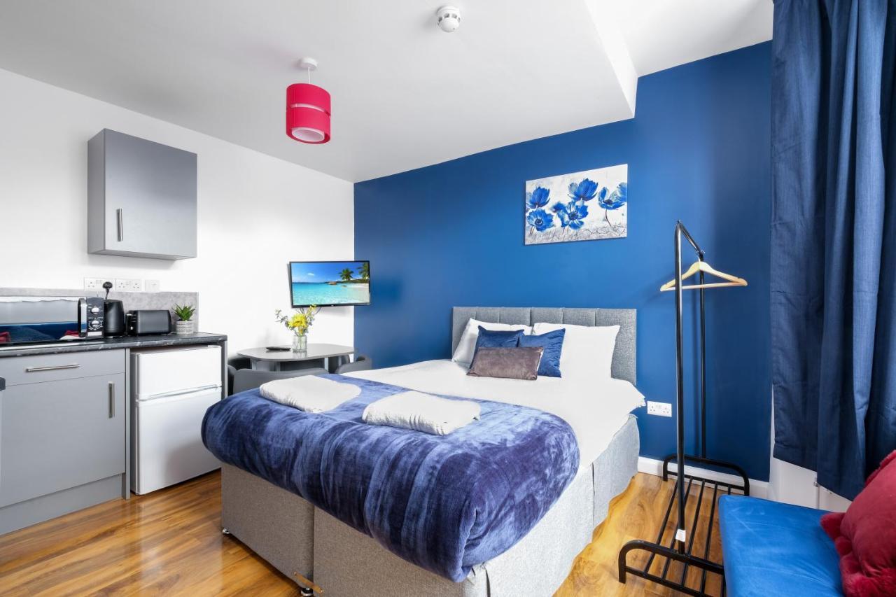 Fernbank Studios Sudbury Hill Harrow Self-Contained Studios With En-Suite เวมบลีย์ ภายนอก รูปภาพ