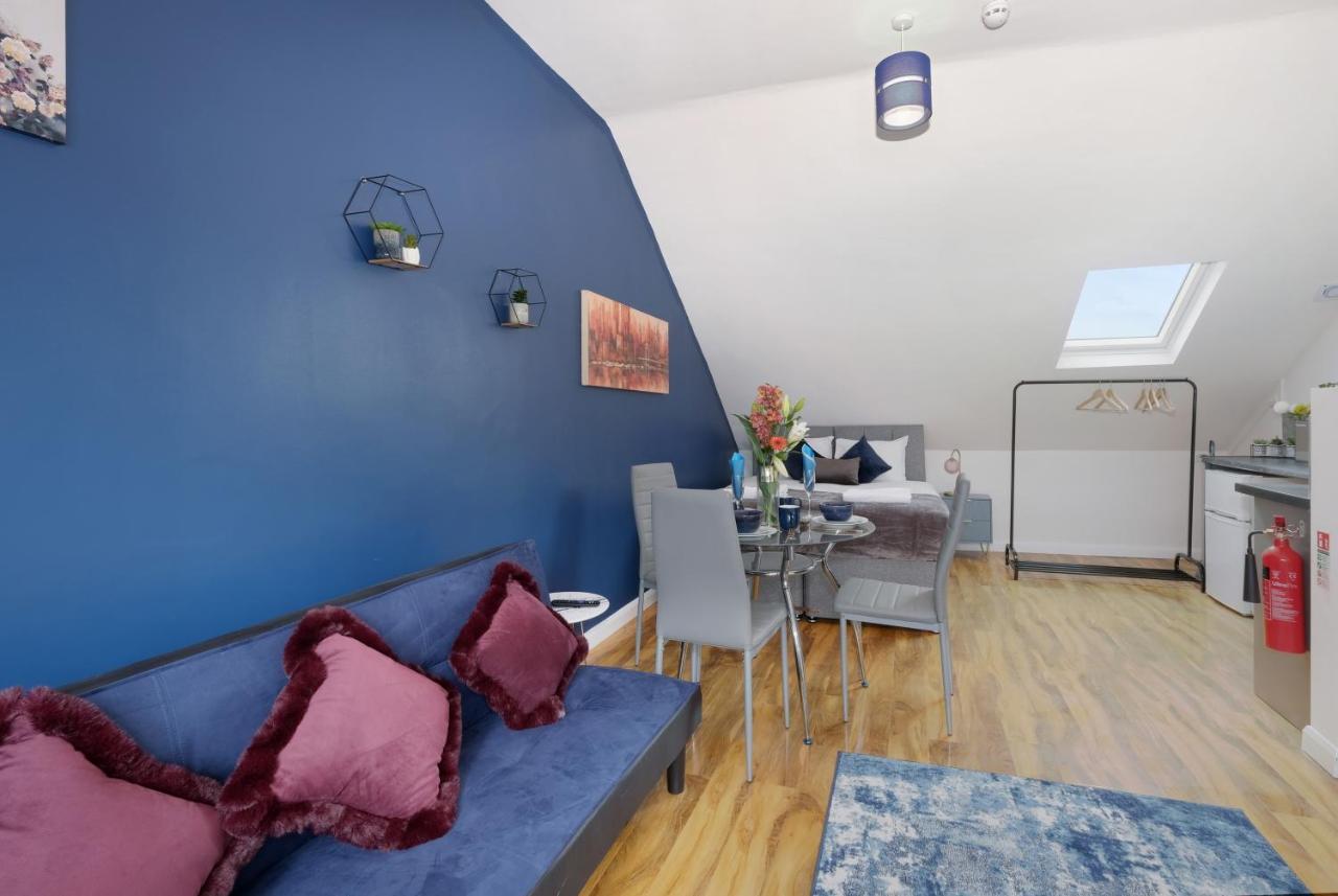 Fernbank Studios Sudbury Hill Harrow Self-Contained Studios With En-Suite เวมบลีย์ ภายนอก รูปภาพ