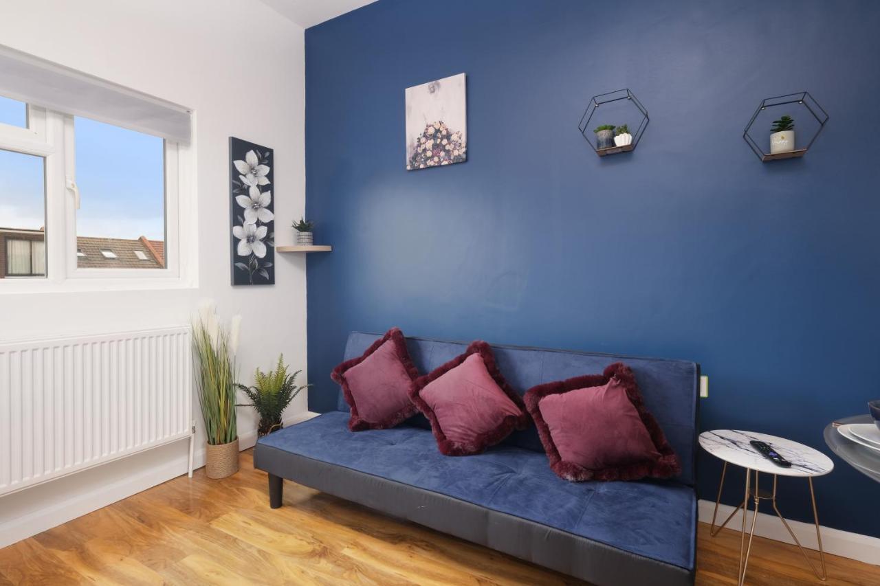 Fernbank Studios Sudbury Hill Harrow Self-Contained Studios With En-Suite เวมบลีย์ ภายนอก รูปภาพ