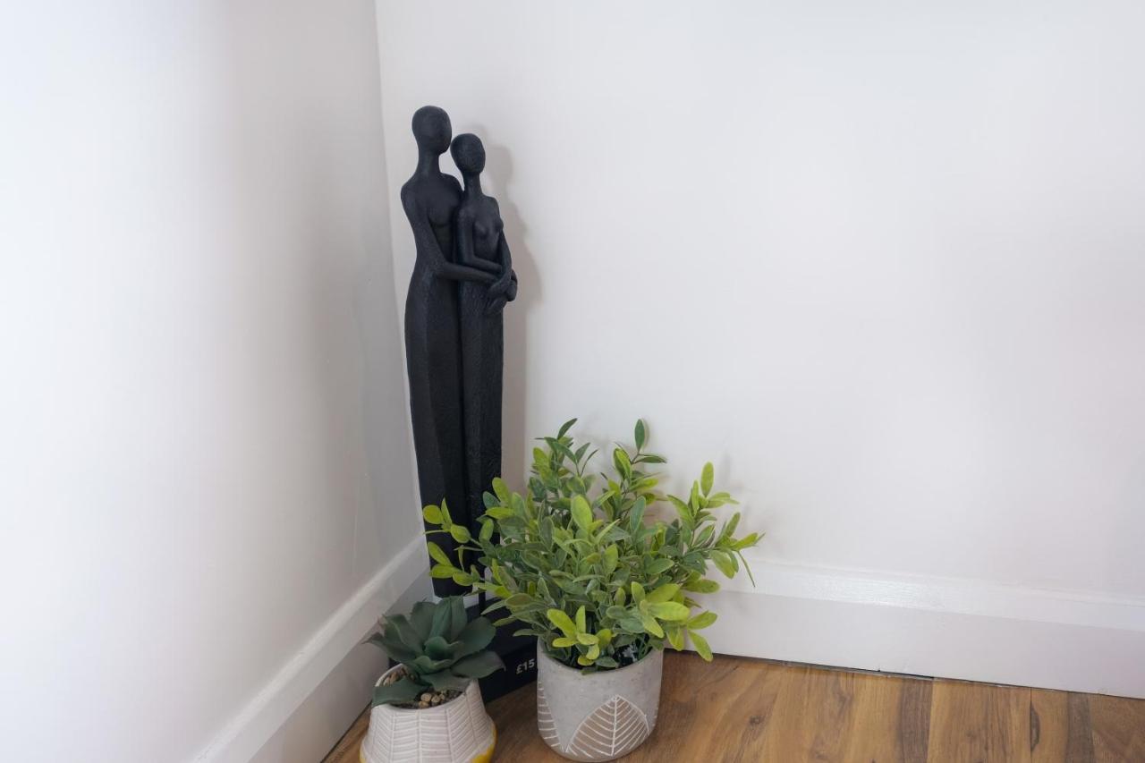 Fernbank Studios Sudbury Hill Harrow Self-Contained Studios With En-Suite เวมบลีย์ ภายนอก รูปภาพ
